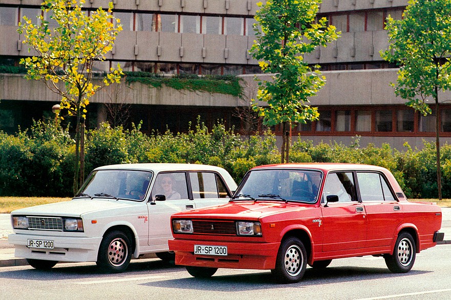 Lada Nova Spezial отличалась аэродинамической формой оригинального переднего бампера с развитым спойлером