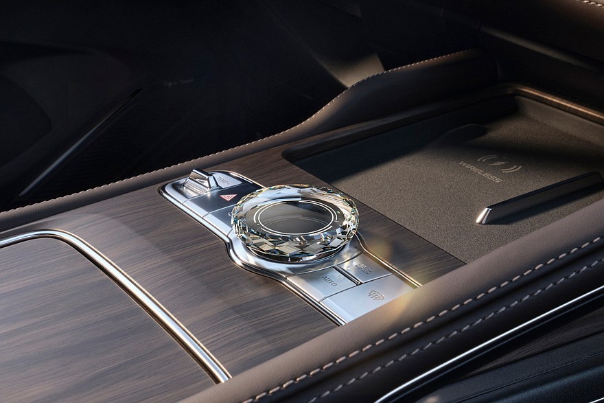 Глобальный Geely Monjaro EM-i
